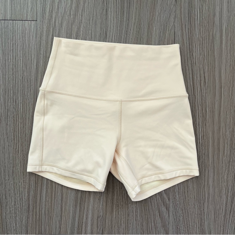 Lululemon Butter Cream Align Short 4” (Size 4)